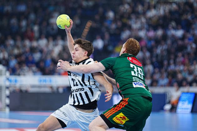Rasmus Ankermann (THW Kiel, 22), Lukas Stutzke (TSV Hannover-Burgdorf, 39) GER, THW Kiel vs. TSV Hannover-Burgdorf, Handball, 1. Bundesliga, Spieltag 18, Saison 2025 2026, 20.12.2025 GER, THW Kiel vs. TSV Hannover-Burgdorf, Handball, 1. Bundesliga, Spieltag 18, Saison 2025 2026, 20.12.2025 Kiel Copyright: xEibner-Pressefoto MarcelxvonxFehrnx EP_MFN