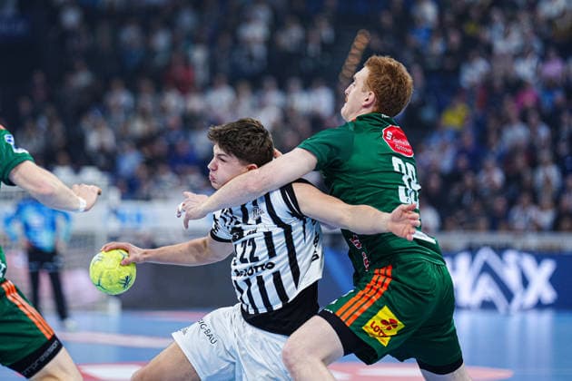 Rasmus Ankermann (THW Kiel, 22), Lukas Stutzke (TSV Hannover-Burgdorf, 39) GER, THW Kiel vs. TSV Hannover-Burgdorf, Handball, 1. Bundesliga, Spieltag 18, Saison 2025 2026, 20.12.2025 GER, THW Kiel vs. TSV Hannover-Burgdorf, Handball, 1. Bundesliga, Spieltag 18, Saison 2025 2026, 20.12.2025 Kiel Copyright: xEibner-Pressefoto MarcelxvonxFehrnx EP_MFN
