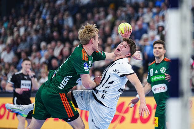 Marian Michalczik (TSV Hannover-Burgdorf, 22), Rasmus Ankermann (THW Kiel, 22) GER, THW Kiel vs. TSV Hannover-Burgdorf, Handball, 1. Bundesliga, Spieltag 18, Saison 2025 2026, 20.12.2025 GER, THW Kiel vs. TSV Hannover-Burgdorf, Handball, 1. Bundesliga, Spieltag 18, Saison 2025 2026, 20.12.2025 Kiel Copyright: xEibner-Pressefoto MarcelxvonxFehrnx EP_MFN