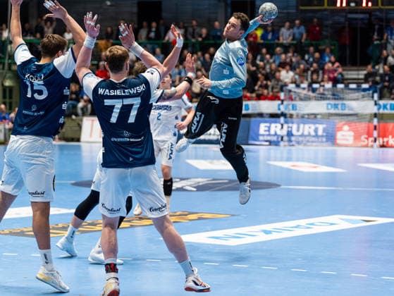 Constantin Moestl (TBV Lemgo Lippe, 01) beim Torwurf Bergischer HC vs. TBV Lemgo Lippe, Handball, 1. Bundesliga, 18. Spieltag, Saison 2025 2026, 20.12.2025 Bergischer HC vs. TBV Lemgo Lippe, Handball, 1. Bundesliga, 18. Spieltag, Saison 2025 2026, 20.12.2025 Wuppertal Copyright: xEibner-Pressefoto DamianxKruczynx EP_DKI