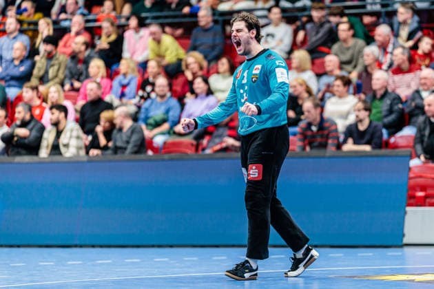 Finn Ruespeler (HSG Krefeld Niederrhein, 01) jubelt freut sich GER, TuS N-Luebbecke vs. HSG Krefeld Niederrhein, Handball, 2. Bundesliga, 16. Spieltag, Spielzeit 2025 2026, 20.12.2025 GER, TuS N-Luebbecke vs. HSG Krefeld Niederrhein, Handball, 2. Bundesliga, 16. Spieltag, Spielzeit 2025 2026, 20.12.2025 Luebbecke Copyright: xEibner-Pressefoto JanxRollingerx EP_JSK