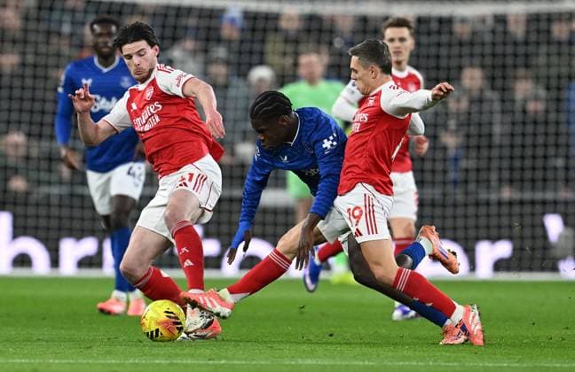 Thierno Barry of Everton is tackled by Declan Rice and Leandro Trossard of Arsenal Everton v Arsenal, Premier League, Football, Hill Dickinson Stadium, Liverpool, UK - 20 Dec 2025Liverpool Hill Dickinson Stadium United Kingdom EDITORIAL USE ONLY No use with unauthorised audio, video, data, fixture lists, club league logos or live services. Online in-match use limited to 120 images, no video emulation. No use in betting, games or single club league player publications. Copyright: xAnnaxGowthorpe Shutterstockx 16151230o