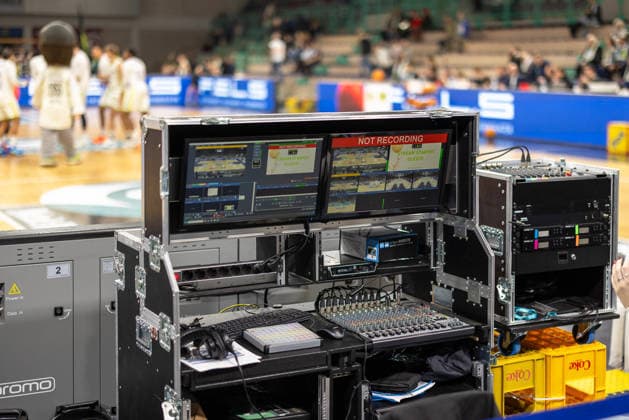Regiearbeitsplatz fuer den Live-Stream des Basketballspiels. GER, BBC Bayreuth vs. Tigers Tuebingen, Basketball, BARMER 2. Bundesliga Bundesliga, Pro A, Saison 2025 2026, 13. Spieltag, 20.12.2025 GER, BBC Bayreuth vs. Tigers Tuebingen, Basketball, BARMER 2. Bundesliga Bundesliga, Pro A, Saison 2025 2026, 13. Spieltag, 20.12.2025 Bayreuth Copyright: xEibner-Pressefoto ArdanxFuessmanx EP_AFN