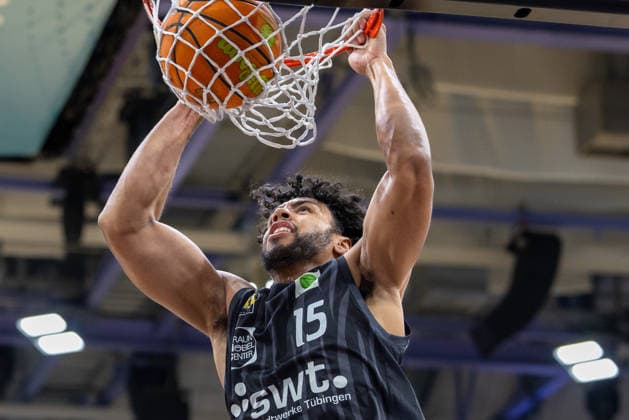 Patrick Etienne Fardy Emilien (Tigers Tuebingen, 15) beim Dunking. GER, BBC Bayreuth vs. Tigers Tuebingen, Basketball, BARMER 2. Bundesliga Bundesliga, Pro A, Saison 2025 2026, 13. Spieltag, 20.12.2025 GER, BBC Bayreuth vs. Tigers Tuebingen, Basketball, BARMER 2. Bundesliga Bundesliga, Pro A, Saison 2025 2026, 13. Spieltag, 20.12.2025 Bayreuth Copyright: xEibner-Pressefoto ArdanxFuessmanx EP_AFN