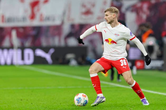 Timo Werner (RB Leipzig) kontrolliert den Ball, Bundesliga, RB Leipzig v Bayer 04 Leverkusen, Red Bull Arena am 20. December 2025 in Leipzig, Deutschland. (Foto von Marco Steinbrenner DeFodi Images) Timo Werner (RB Leipzig) controls the ball, Bundesliga, RB Leipzig v Bayer 04 Leverkusen, Red Bull Arena, December 20, 2025 in Leipzig, Germany. (Photo by Marco Steinbrenner DeFodi Images) DFL regulations prohibit any use of photographs as image sequences and or quasi-video. -