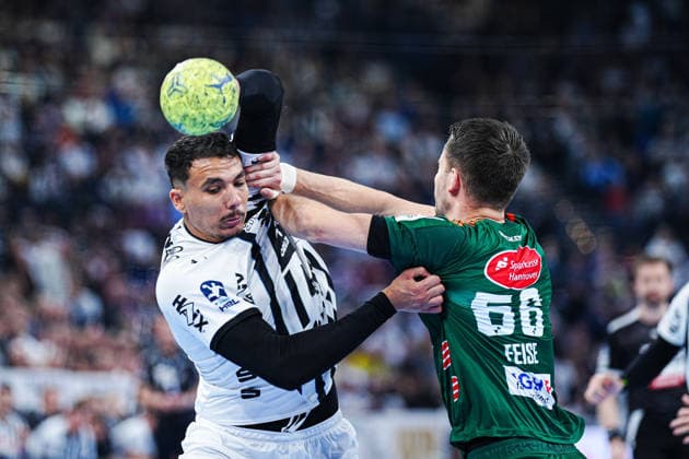 Mohab Abdelhak (THW Kiel, 48), Hannes Feise (TSV Hannover-Burgdorf, 56) GER, THW Kiel vs. TSV Hannover-Burgdorf, Handball, 1. Bundesliga, Spieltag 18, Saison 2025 2026, 20.12.2025 GER, THW Kiel vs. TSV Hannover-Burgdorf, Handball, 1. Bundesliga, Spieltag 18, Saison 2025 2026, 20.12.2025 Kiel Copyright: xEibner-Pressefoto MarcelxvonxFehrnx EP_MFN