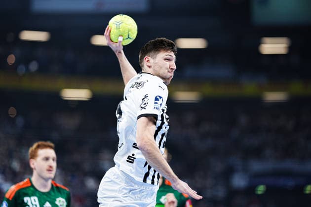 Wurf Tor Lukas Zerbe (THW Kiel, 24) GER, THW Kiel vs. TSV Hannover-Burgdorf, Handball, 1. Bundesliga, Spieltag 18, Saison 2025 2026, 20.12.2025 GER, THW Kiel vs. TSV Hannover-Burgdorf, Handball, 1. Bundesliga, Spieltag 18, Saison 2025 2026, 20.12.2025 Kiel Copyright: xEibner-Pressefoto MarcelxvonxFehrnx EP_MFN