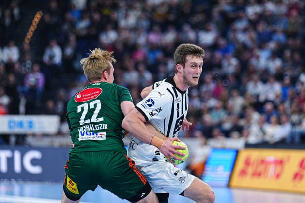 Marian Michalczik (TSV Hannover-Burgdorf, 22), Nikola Bilyk (THW Kiel, 53) GER, THW Kiel vs. TSV Hannover-Burgdorf, Handball, 1. Bundesliga, Spieltag 18, Saison 2025 2026, 20.12.2025 GER, THW Kiel vs. TSV Hannover-Burgdorf, Handball, 1. Bundesliga, Spieltag 18, Saison 2025 2026, 20.12.2025 Kiel Copyright: xEibner-Pressefoto MarcelxvonxFehrnx EP_MFN
