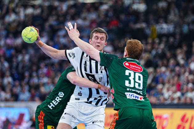 Marian Michalczik (TSV Hannover-Burgdorf, 22), Nikola Bilyk (THW Kiel, 53), Lukas Stutzke (TSV Hannover-Burgdorf, 39) GER, THW Kiel vs. TSV Hannover-Burgdorf, Handball, 1. Bundesliga, Spieltag 18, Saison 2025 2026, 20.12.2025 GER, THW Kiel vs. TSV Hannover-Burgdorf, Handball, 1. Bundesliga, Spieltag 18, Saison 2025 2026, 20.12.2025 Kiel Copyright: xEibner-Pressefoto MarcelxvonxFehrnx EP_MFN