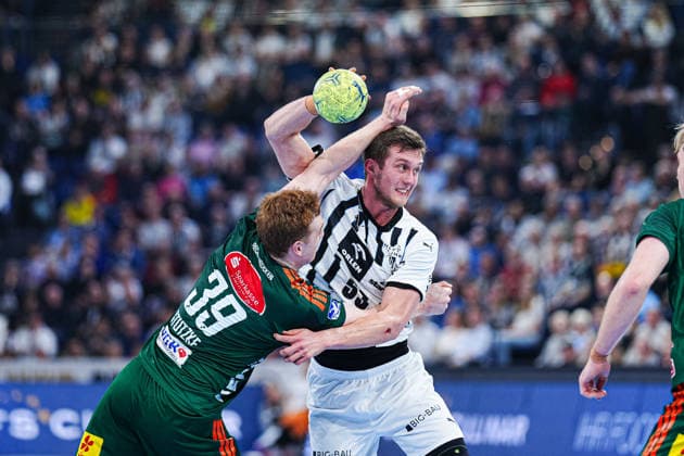 Lukas Stutzke (TSV Hannover-Burgdorf, 39), Nikola Bilyk (THW Kiel, 53) GER, THW Kiel vs. TSV Hannover-Burgdorf, Handball, 1. Bundesliga, Spieltag 18, Saison 2025 2026, 20.12.2025 GER, THW Kiel vs. TSV Hannover-Burgdorf, Handball, 1. Bundesliga, Spieltag 18, Saison 2025 2026, 20.12.2025 Kiel Copyright: xEibner-Pressefoto MarcelxvonxFehrnx EP_MFN