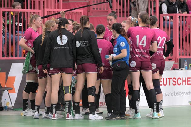 Time Out TusSies TusSies Metzingen vs. VfL Oldenburg, Handball, Alsco HBF, 11.Ligaspieltag, Saison 2025 2026, 21.12.2025 TusSies Metzingen vs. VfL Oldenburg, Handball, Alsco HBF, 11.Ligaspieltag, Saison 2025 2026, 21.12.2025 Tuebingen Copyright: xEibner-Pressefoto TobiasxBaurx EP_TBR