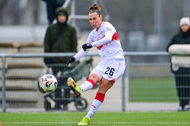 Nicole Billa (Stuttgart, 26) am Ball, Freisteller, Einzelbild, Aktion, Action, 21.12.2025, München (Deutschland), Fussball,2. Frauen-Bundesliga, FC Bayern München II - VfB Stuttgart, DFB DFL REGULATIONS PROHIBIT ANY USE OF PHOTOGRAPHS AS IMAGE SEQUENCES AND OR QUASI-VIDEO.