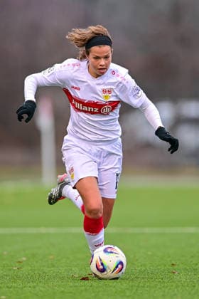 Rosa Rückert (Stuttgart, 11) am Ball, Freisteller, Einzelbild, Aktion, Action, 21.12.2025, München (Deutschland), Fussball,2. Frauen-Bundesliga, FC Bayern München II - VfB Stuttgart, DFB DFL REGULATIONS PROHIBIT ANY USE OF PHOTOGRAPHS AS IMAGE SEQUENCES AND OR QUASI-VIDEO.