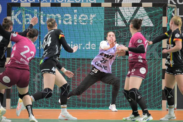 Madita Kohorst (VfL Oldenburg, 25) im Tor TusSies Metzingen vs. VfL Oldenburg, Handball, Alsco HBF, 11.Ligaspieltag, Saison 2025 2026, 21.12.2025 TusSies Metzingen vs. VfL Oldenburg, Handball, Alsco HBF, 11.Ligaspieltag, Saison 2025 2026, 21.12.2025 Tuebingen Copyright: xEibner-Pressefoto TobiasxBaurx EP_TBR