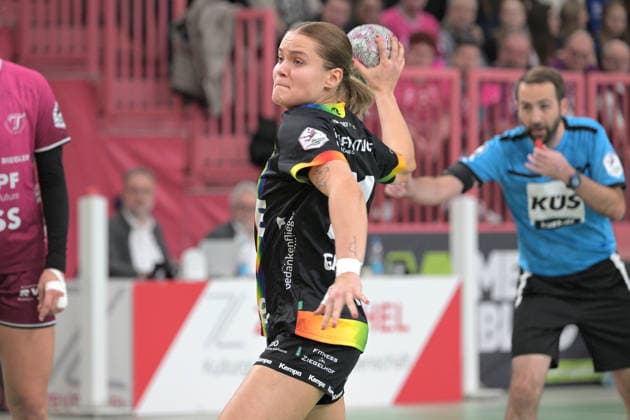 Joanna Granicka (VfL Oldenburg, 21) beim 7-Meter TusSies Metzingen vs. VfL Oldenburg, Handball, Alsco HBF, 11.Ligaspieltag, Saison 2025 2026, 21.12.2025 TusSies Metzingen vs. VfL Oldenburg, Handball, Alsco HBF, 11.Ligaspieltag, Saison 2025 2026, 21.12.2025 Tuebingen Copyright: xEibner-Pressefoto TobiasxBaurx EP_TBR