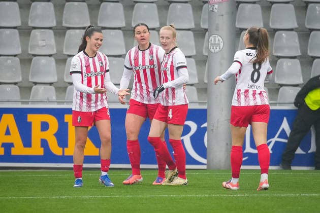 Fussball, Google Pixel Frauen-Bundesliga, 14 .Spieltag, 2025 2026, SC Freiburg vs. SV Werder Bremen, 21.12.2025, Dreisamstadion, Freiburg,: Svenja Förmli (SC Freiburg, Frauen 9) Tor, Torjubel, Emotionen, Torschuss, Freude, Jubel, Freiburg Dreisamstadion Baden-Württemberg Deutschland Copyright: xFINLEYxMÖRCHx