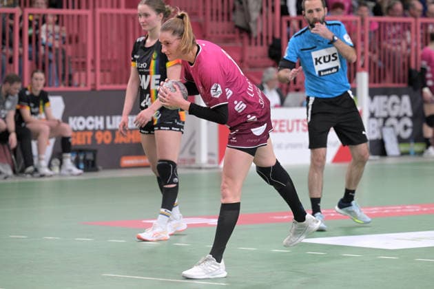 Selina Lindemann (TusSies Metzingen, 02) TusSies Metzingen vs. VfL Oldenburg, Handball, Alsco HBF, 11.Ligaspieltag, Saison 2025 2026, 21.12.2025 TusSies Metzingen vs. VfL Oldenburg, Handball, Alsco HBF, 11.Ligaspieltag, Saison 2025 2026, 21.12.2025 Tuebingen Copyright: xEibner-Pressefoto TobiasxBaurx EP_TBR
