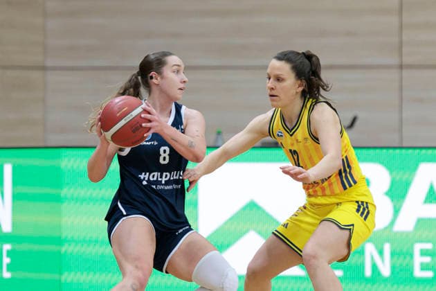 Anna Suckstoff (Lions, 8), Lena Gohlisch (Berlin, 12), Syntainics MBC vs. Alba Berlin, Frauen, Basketball, 1. Bundesliga, DBBL, Hauptrunde, 12. Spieltag, Saison 2025 26, 21.12.2025. Halle SWH Arena Sachsen-Anhalt Deutschland
