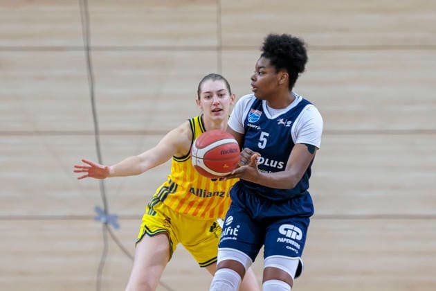 Abby Muse (Berlin, 31), Khalis Cain (Lions, 5), Syntainics MBC vs. Alba Berlin, Frauen, Basketball, 1. Bundesliga, DBBL, Hauptrunde, 12. Spieltag, Saison 2025 26, 21.12.2025. Halle SWH Arena Sachsen-Anhalt Deutschland