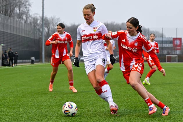 v.li.: Maxi Rall (Stuttgart, 8) Laila Portella (FCB, 19) im Zweikampf, Duell, duel, tackle, Dynamik, Action, Aktion, 21.12.2025, München (Deutschland), Fussball,2. Frauen-Bundesliga, FC Bayern München II - VfB Stuttgart, DFB DFL REGULATIONS PROHIBIT ANY USE OF PHOTOGRAPHS AS IMAGE SEQUENCES AND OR QUASI-VIDEO.