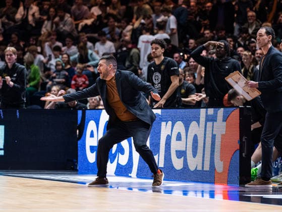 Kostas Papazoglou (Head Coach, Basketball Loewen Braunschweig) ist wuetend Basketball Loewen Braunschweig vs. EWE Baskets Oldenburg, Basketball, easyCredit Basketball Bundesliga, 11. Spieltag, Saison 2025 2026, 21.12.2025, 07.11.2025 Basketball Loewen Braunschweig vs. EWE Baskets Oldenburg, Basketball, easyCredit Basketball Bundesliga, 11. Spieltag, Saison 2025 2026, 21.12.2025 Braunschweig Copyright: xEibner-Pressefoto DamianxKruczynx EP_DKI