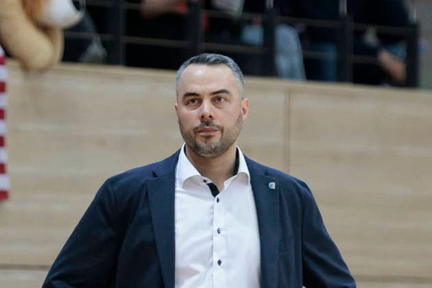 Timur Topal (Lions, Head Coach), Syntainics MBC vs. Alba Berlin, Frauen, Basketball, 1. Bundesliga, DBBL, Hauptrunde, 12. Spieltag, Saison 2025 26, 21.12.2025. Halle SWH Arena Sachsen-Anhalt Deutschland