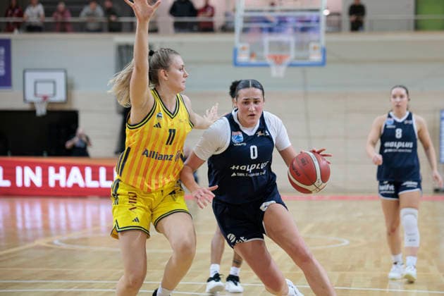 Nina Rosemeyer (Berlin, 11), Alexia Allesch (Lions, 0), Syntainics MBC vs. Alba Berlin, Frauen, Basketball, 1. Bundesliga, DBBL, Hauptrunde, 12. Spieltag, Saison 2025 26, 21.12.2025. Halle SWH Arena Sachsen-Anhalt Deutschland