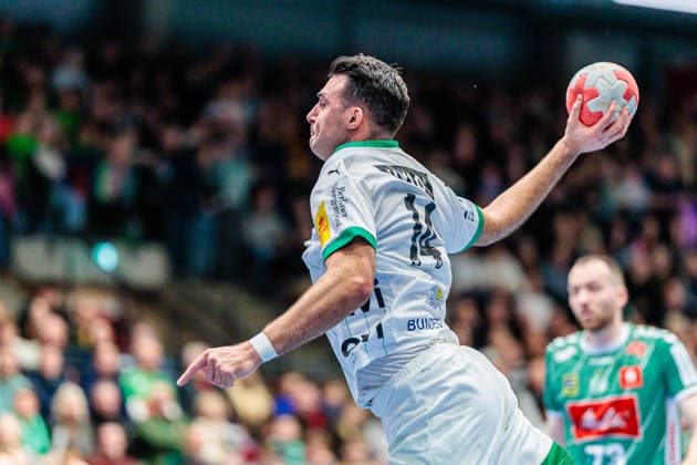 Aitor Arino (Fuechse Berlin, 14) im Torwurf GER, GWD Minden vs. Fuechse Berlin, Handball, 1. Bundesliga, 18. Spieltag, Spielzeit 2025 2026, 21.12.2025 GER, GWD Minden vs. Fuechse Berlin, Handball, 1. Bundesliga, 18. Spieltag, Spielzeit 2025 2026, 21.12.2025 Luebbecke Copyright: xEibner-Pressefoto JanxRollingerx EP_JSK