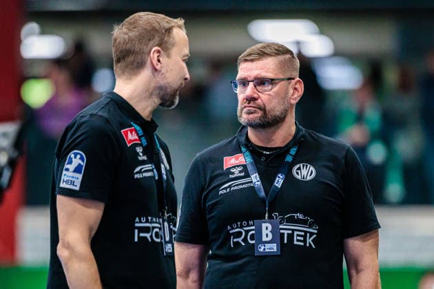 v.l. Evars Klesniks (GWD Minden, Co-Trainer), Aaron Ziercke (GWD Minden, Trainer) GER, GWD Minden vs. Fuechse Berlin, Handball, 1. Bundesliga, 18. Spieltag, Spielzeit 2025 2026, 21.12.2025 GER, GWD Minden vs. Fuechse Berlin, Handball, 1. Bundesliga, 18. Spieltag, Spielzeit 2025 2026, 21.12.2025 Luebbecke Copyright: xEibner-Pressefoto JanxRollingerx EP_JSK
