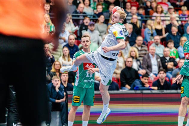 Matthes Langhoff (Fuechse Berlin, 25) im Torwurf GER, GWD Minden vs. Fuechse Berlin, Handball, 1. Bundesliga, 18. Spieltag, Spielzeit 2025 2026, 21.12.2025 GER, GWD Minden vs. Fuechse Berlin, Handball, 1. Bundesliga, 18. Spieltag, Spielzeit 2025 2026, 21.12.2025 Luebbecke Copyright: xEibner-Pressefoto JanxRollingerx EP_JSK