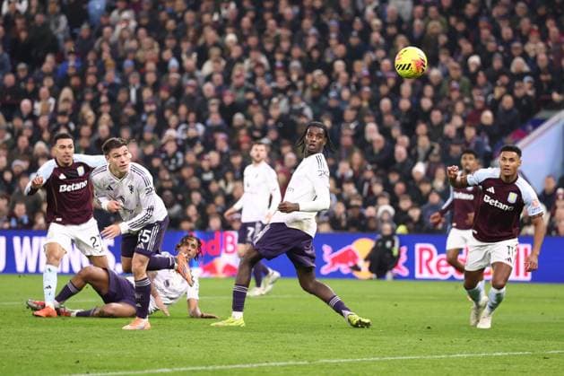 Morgan Rogers of Aston Villa scores a goal and celebrates 2-1. Aston Villa v Manchester United, ManU Premier League, Football, Villa Park, Birmingham, UK - 21 Dec 2025Birmingham Villa Park United Kingdom EDITORIAL USE ONLY No use with unauthorised audio, video, data, fixture lists, club league logos or live services. Online in-match use limited to 120 images, no video emulation. No use in betting, games or single club league player publications. Copyright: xRyanxBrowne Shutterstockx 16151365cf