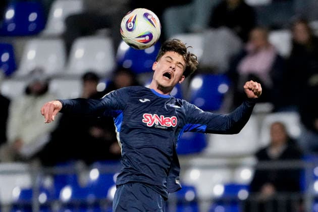 Luca Erlein (TSG II 24), beim Kopfball, header, Aktion, Action, Einzelbild, Einzelfoto, 21.12.2025, Sinsheim (Hoffenheim) (Deutschland), Fussball, 3. Liga, TSG 1899 Hoffenheim II - SV Wehen Wiesbaden, DFB DFL REGULATIONS PROHIBIT ANY USE OF PHOTOGRAPHS AS IMAGE SEQUENCES AND OR QUASI-VIDEO.