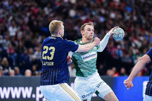 Einar Olafsson (Handball Verein Hamburg, 23), Mathias Gidsel (Fuechse Berlin, 19) GER, Handball Sport Verein Hamburg vs. Fuechse Berlin, Handball, 1. Bundesliga, Spieltag 24, Saison 2025 2026, 23.12.2025 GER, Handball Sport Verein Hamburg vs. Fuechse Berlin, Handball, 1. Bundesliga, Spieltag 24, Saison 2025 2026, 23.12.2025 Hamburg Copyright: xEibner-Pressefoto MarcelxvonxFehrnx EP_MFN
