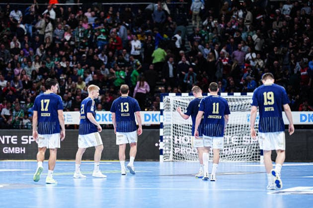 Handball Verein Hamburg enttaeuscht enttaeuschung nach Niederlage GER, Handball Sport Verein Hamburg vs. Fuechse Berlin, Handball, 1. Bundesliga, Spieltag 24, Saison 2025 2026, 23.12.2025 GER, Handball Sport Verein Hamburg vs. Fuechse Berlin, Handball, 1. Bundesliga, Spieltag 24, Saison 2025 2026, 23.12.2025 Hamburg Copyright: xEibner-Pressefoto MarcelxvonxFehrnx EP_MFN