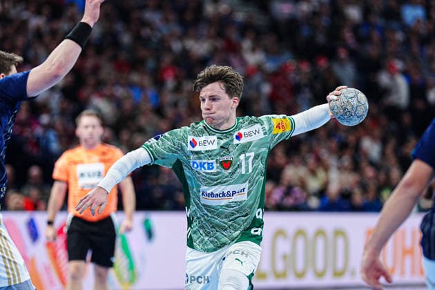 Wurf Tor Nils Lichtlein (Fuechse Berlin, 17) GER, Handball Verein Hamburg vs. Fuechse Berlin, Handball, 1. Bundesliga, Spieltag 24, Saison 2025 2026, 23.12.2025 GER, Handball Sport Verein Hamburg vs. Fuechse Berlin, Handball, 1. Bundesliga, Spieltag 24, Saison 2025 2026, 23.12.2025 Hamburg Copyright: xEibner-Pressefoto MarcelxvonxFehrnx EP_MFN