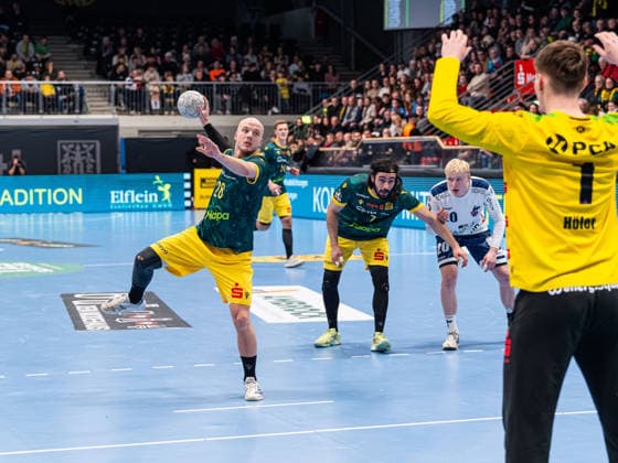 Hakon Dadi Styrmisson (VfL Eintracht Hagen, 28) beim Siebenmeter VfL Eintracht Hagen vs. 1. VfL Potsdam, Handball, 2. Bundesliga, 17. Spieltag, Saison 2025 2026, 26.12.2025 VfL Eintracht Hagen vs. 1. VfL Potsdam, Handball, 2. Bundesliga, 17. Spieltag, Saison 2025 2026, 26.12.2025 Hagen Copyright: xEibner-Pressefoto DamianxKruczynx EP_DKI