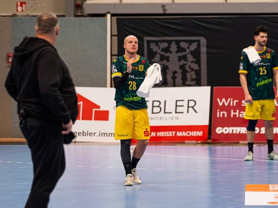 Verabschiedung von Hakon Dadi Styrmisson (VfL Eintracht Hagen, 28) VfL Eintracht Hagen vs. 1. VfL Potsdam, Handball, 2. Bundesliga, 17. Spieltag, Saison 2025 2026, 26.12.2025 VfL Eintracht Hagen vs. 1. VfL Potsdam, Handball, 2. Bundesliga, 17. Spieltag, Saison 2025 2026, 26.12.2025 Hagen Copyright: xEibner-Pressefoto DamianxKruczynx EP_DKI