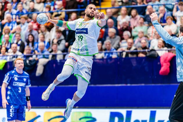 Philipp Ahouansou (HSG Wetzlar, 19) im Torwurf GER, TBV Lemgo Lippe vs. HSG Wetzlar, Handball, 1. Bundesliga, 19. Spieltag, Spielzeit 2025 2026, 26.12.2025 GER, TBV Lemgo Lippe vs. HSG Wetzlar, Handball, 1. Bundesliga, 19. Spieltag, Spielzeit 2025 2026, 26.12.2025 Lemgo Copyright: xEibner-Pressefoto JanxRollingerx EP_JSK