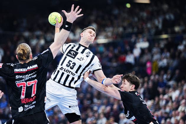 Wurf Tor Nikola Bilyk (THW Kiel, 53) GER, THW Kiel vs. HC Erlangen, Handball, 1. Bundesliga, Spieltag 19, Saison 2025 2026, 26.12.2025 GER, THW Kiel vs. HC Erlangen, Handball, 1. Bundesliga, Spieltag 19, Saison 2025 2026, 26.12.2025 Kiel Copyright: xEibner-Pressefoto MarcelxvonxFehrnx EP_MFN