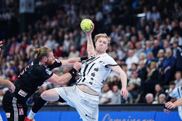 Wurf Tor Eric Johansson (THW Kiel, 21) GER, THW Kiel vs. HC Erlangen, Handball, 1. Bundesliga, Spieltag 19, Saison 2025 2026, 26.12.2025 GER, THW Kiel vs. HC Erlangen, Handball, 1. Bundesliga, Spieltag 19, Saison 2025 2026, 26.12.2025 Kiel Copyright: xEibner-Pressefoto MarcelxvonxFehrnx EP_MFN