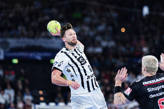 Wurf Tor Harald Reinkind (THW Kiel, 06) GER, THW Kiel vs. HC Erlangen, Handball, 1. Bundesliga, Spieltag 19, Saison 2025 2026, 26.12.2025 GER, THW Kiel vs. HC Erlangen, Handball, 1. Bundesliga, Spieltag 19, Saison 2025 2026, 26.12.2025 Kiel Copyright: xEibner-Pressefoto MarcelxvonxFehrnx EP_MFN