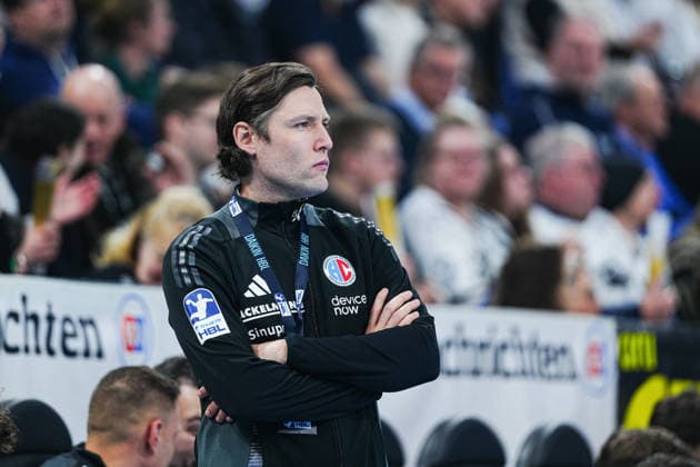 Johannes Sellin (HC Erlangen, Trainer) GER, THW Kiel vs. HC Erlangen, Handball, 1. Bundesliga, Spieltag 19, Saison 2025 2026, 26.12.2025 GER, THW Kiel vs. HC Erlangen, Handball, 1. Bundesliga, Spieltag 19, Saison 2025 2026, 26.12.2025 Kiel Copyright: xEibner-Pressefoto MarcelxvonxFehrnx EP_MFN