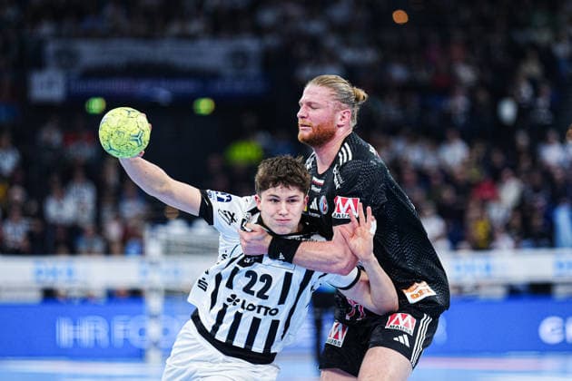 Rasmus Ankermann (THW Kiel, 22), Marciej Gebala (HC Erlangen, 77) GER, THW Kiel vs. HC Erlangen, Handball, 1. Bundesliga, Spieltag 19, Saison 2025 2026, 26.12.2025 GER, THW Kiel vs. HC Erlangen, Handball, 1. Bundesliga, Spieltag 19, Saison 2025 2026, 26.12.2025 Kiel Copyright: xEibner-Pressefoto MarcelxvonxFehrnx EP_MFN