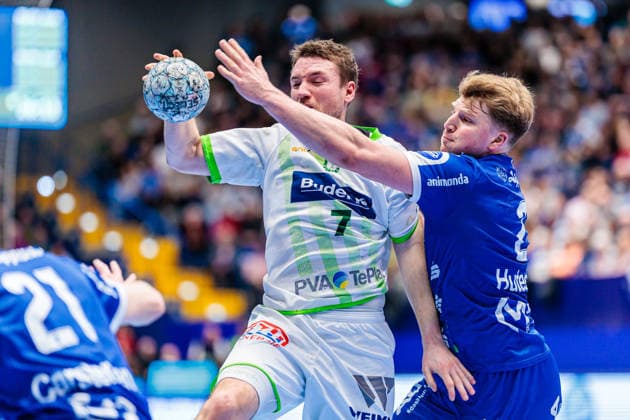 v.l. Dominik Mappes (HSG Wetzlar, 07), Lukas Hutecek (TBV Lemgo Lippe, 02) GER, TBV Lemgo Lippe vs. HSG Wetzlar, Handball, 1. Bundesliga, 19. Spieltag, Spielzeit 2025 2026, 26.12.2025 GER, TBV Lemgo Lippe vs. HSG Wetzlar, Handball, 1. Bundesliga, 19. Spieltag, Spielzeit 2025 2026, 26.12.2025 Lemgo Copyright: xEibner-Pressefoto JanxRollingerx EP_JSK