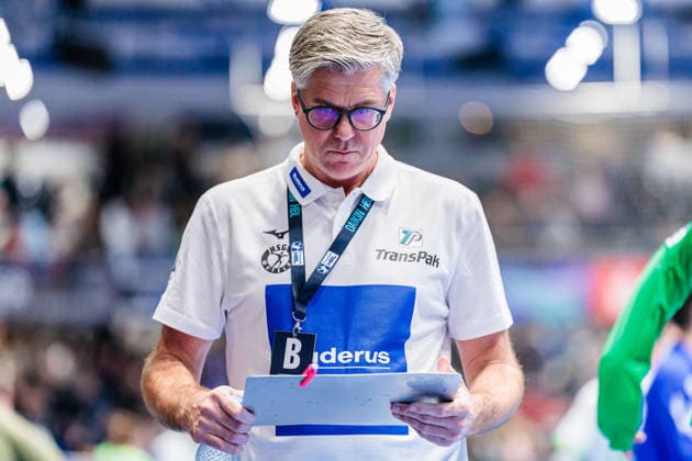 Runar Sigtryggsson (HSG Wetzlar, Trainer) mit Taktiktafel GER, TBV Lemgo Lippe vs. HSG Wetzlar, Handball, 1. Bundesliga, 19. Spieltag, Spielzeit 2025 2026, 26.12.2025 GER, TBV Lemgo Lippe vs. HSG Wetzlar, Handball, 1. Bundesliga, 19. Spieltag, Spielzeit 2025 2026, 26.12.2025 Lemgo Copyright: xEibner-Pressefoto JanxRollingerx EP_JSK