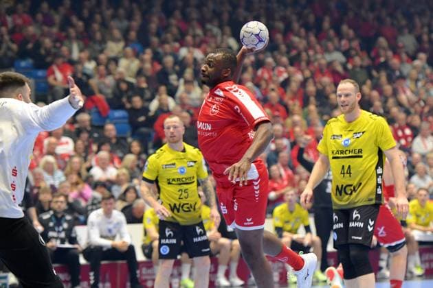 Sadou Ntanzi (MT Melsungen 91) beim Wurf; Lenny Rubin (TVB Stuttgart 44), Patrick Zieker (TVB Stuttgart 25), Miljan Vujovic (Torwart TVB Stuttgart 16) (L) , GER, MT Melsungen - TVB 1898 Stuttgart, Handball, 1. Bundesliga, 19. Spieltag, Saison 2025 2026, 26.12.2025, GER, MT Melsungen - TVB Stuttgart, Handball, 1. Bundesliga, 19. Spieltag, Saison 2025 2026, 26.12.2025 Kassel Copyright: xEibner-Pressefotox xRolandxSippelx EP_RSL