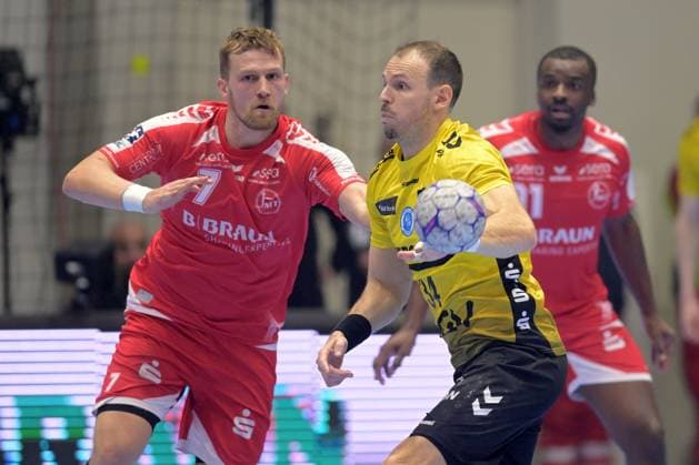 Kai Haefner (TVB Stuttgart 34) (am Ball), David Mandic (MT Melsungen 7) (L) , GER, MT Melsungen - TVB 1898 Stuttgart, Handball, 1. Bundesliga, 19. Spieltag, Saison 2025 2026, 26.12.2025, GER, MT Melsungen - TVB Stuttgart, Handball, 1. Bundesliga, 19. Spieltag, Saison 2025 2026, 26.12.2025 Kassel Copyright: xEibner-Pressefotox xRolandxSippelx EP_RSL