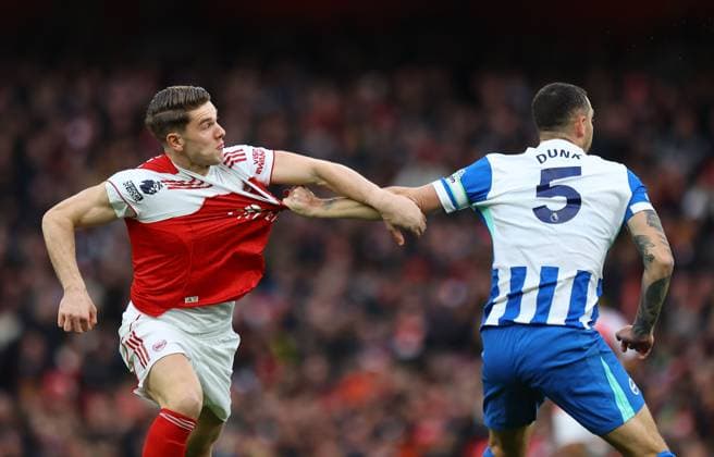 Viktor Gyokeres of Arsenal and Lewis Dunk of Brighton & Hove Albion Arsenal v Brighton and Hove Albion, Premier League, Football, Emirates Stadium, London, UK - 27 Dec 2025London Emirates Stadium United Kingdom EDITORIAL USE ONLY No use with unauthorised audio, video, data, fixture lists, club league logos or live services. Online in-match use limited to 120 images, no video emulation. No use in betting, games or single club league player publications. Copyright: xMichaelxZemanek Shutterstockx 16213159b