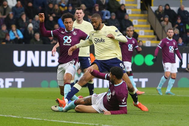 Josh Laurent of Burnley puts in a tackle on Beto of Everton Burnley v Everton, Premier League, Football, Turf Moor, Burnley, UK - 27 Dec 2025Burnley Turf Moor United Kingdom EDITORIAL USE ONLY No use with unauthorised audio, video, data, fixture lists, club league logos or live services. Online in-match use limited to 120 images, no video emulation. No use in betting, games or single club league player publications. Copyright: xPhilxOldham Shutterstockx 16213162ak