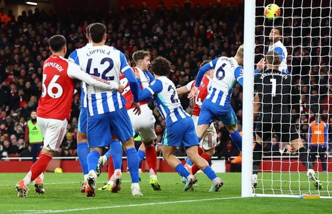 Georginio Rutter of Brighton & Hove Albion scores an own goal Arsenal v Brighton and Hove Albion, Premier League, Football, Emirates Stadium, London, UK - 27 Dec 2025London Emirates Stadium United Kingdom EDITORIAL USE ONLY No use with unauthorised audio, video, data, fixture lists, club league logos or live services. Online in-match use limited to 120 images, no video emulation. No use in betting, games or single club league player publications. Copyright: xMichaelxZemanek Shutterstockx 16213159p